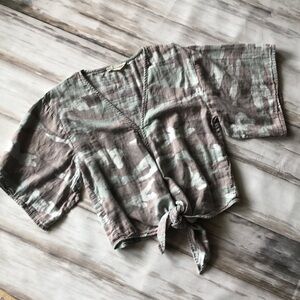 LOVESTITCH CAMMO TOP WITH TIE AT WAIST / size medium